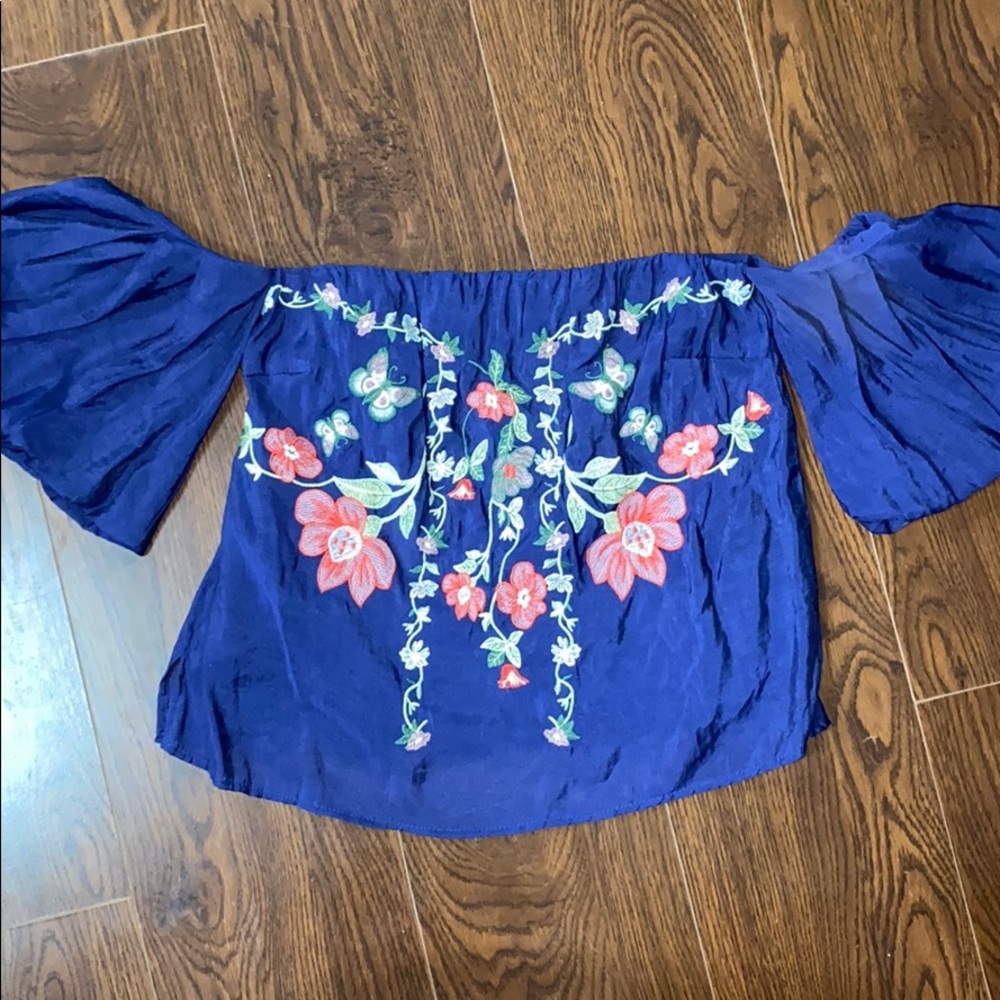 Off the shoulder boutique top size M